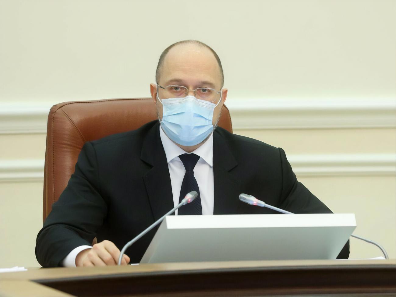 Шмыгаль сказал, что в Украине достаточно вакцин от коронавируса, в том числе для получения бустерной дозы