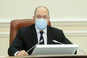Шмыгаль сказал, что в Украине достаточно вакцин от коронавируса, в том числе для получения бустерной дозы