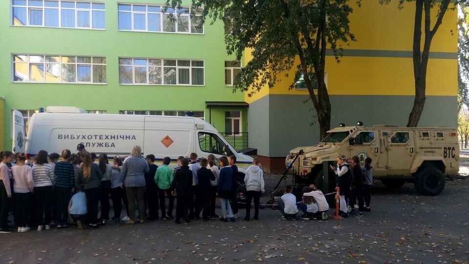 Школы якобы заминировали в Черкассах, Днепре и Львове