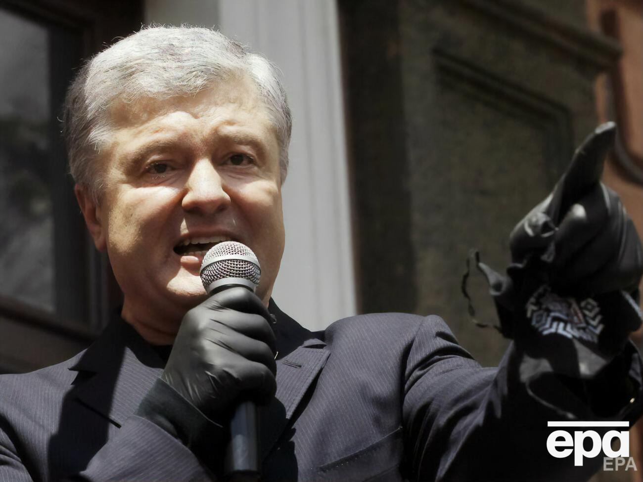 Порошенко сейчас находится в зарубежной поездке, в Украину намерен вернуться 17 января