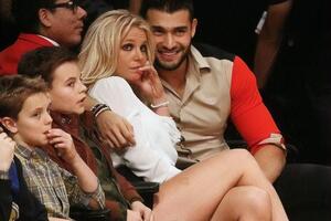 Брітні Спірс називає синів – Шона та Джейдена, а також нареченого Сема Асгарі – "мої хлопчики"