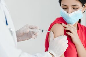 Странам рекомендуют оставлять больше времени между бустерными программами и привязывать их к началу холодного сезона
