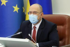 Шмигаль анонсував поетапне підвищення пенсійних виплат у 2022 році