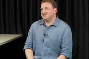 Сергій Фурса: Феросплавний завод – у нього є столовка, де булочки роблять. Вони страждають від цін на газ? Страждають