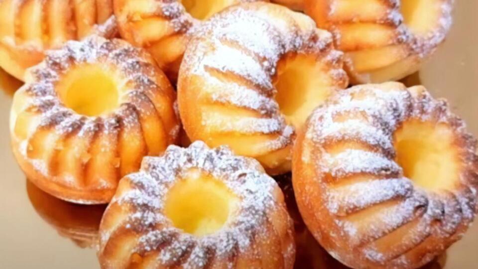 Десерт із сиру випікають 30 хвилин у розігрітій до 160 °С духовці