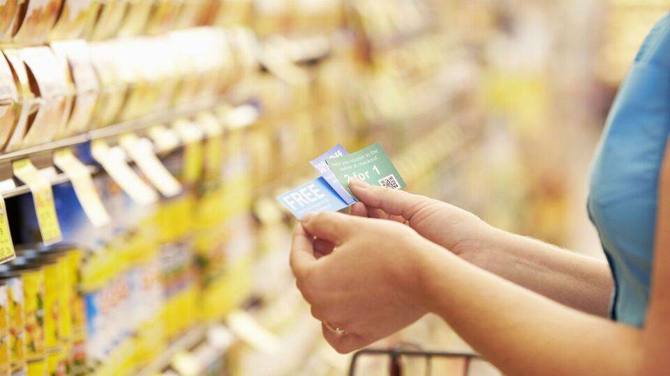 Продуктові чеки – лише один із механізмів підтримки громадян України під час зростання цін і поки що можливість їх запровадження на етапі обговорень, кажуть в ОП