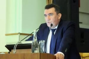 "Перш ніж зазіхати на чужий город, Росії треба розібратися зі своїми величезними проблемами і викликами", – наголосив секретар РНБО