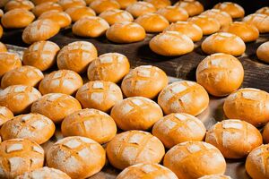 Представники підприємств пояснюють, що вони не можуть купити газ за ринковими цінами, тому що в цьому випадку зросте їхня заборгованість за сировину, насамперед – за борошно