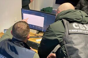 Правоохоронці провели обшуки за місцем фактичного проживання фігурантів та в їхніх автомобілях