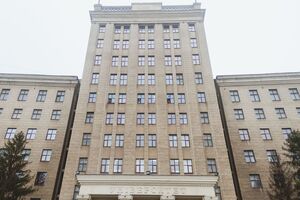 Предварительно, возгорание возникло в подсобном помещении актового зала университета, отметили в ГСЧС