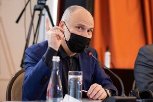 Десятки тысяч украинцев, которые приобрели поддельные сертификаты о вакцинации, оказались в ловушке. Нам нужен механизм "ковидной" амнистии