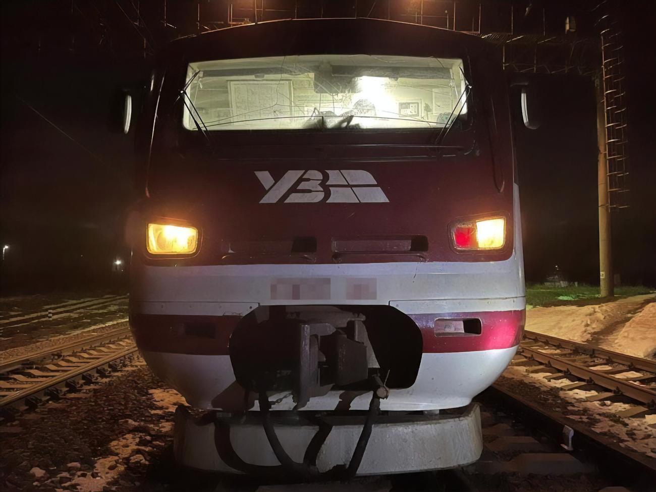 Инцидент произошел 12 января в 21.40 на железнодорожной станции поселка Кегичевка