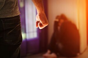 В Україні у 2021 році до поліції про домашнє насильство заявило на 56% більше громадян, ніж роком раніше