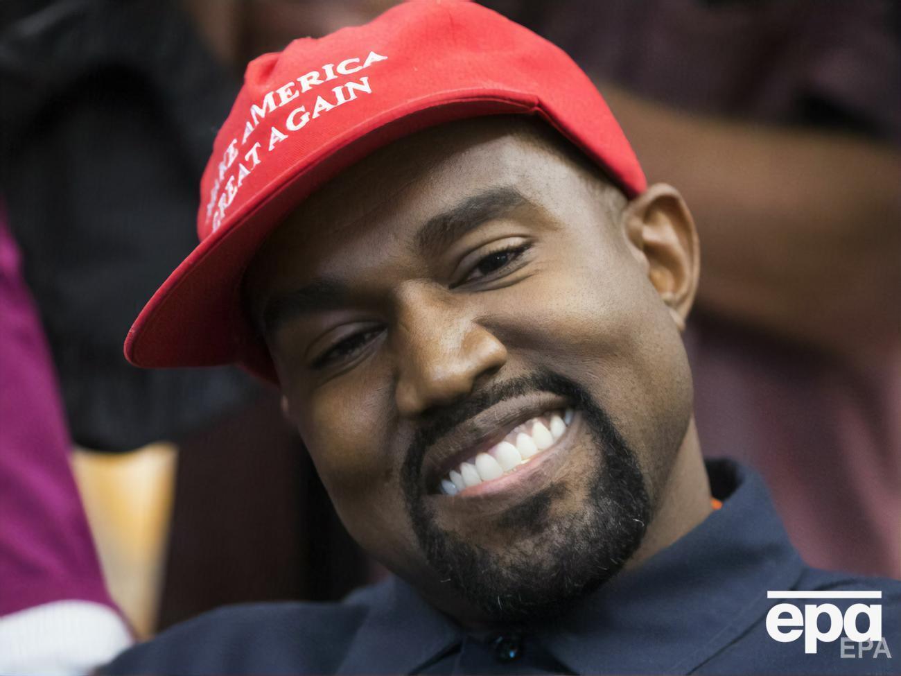 ЗМІ пишуть, що Вест просив фанатів не підходити до нього