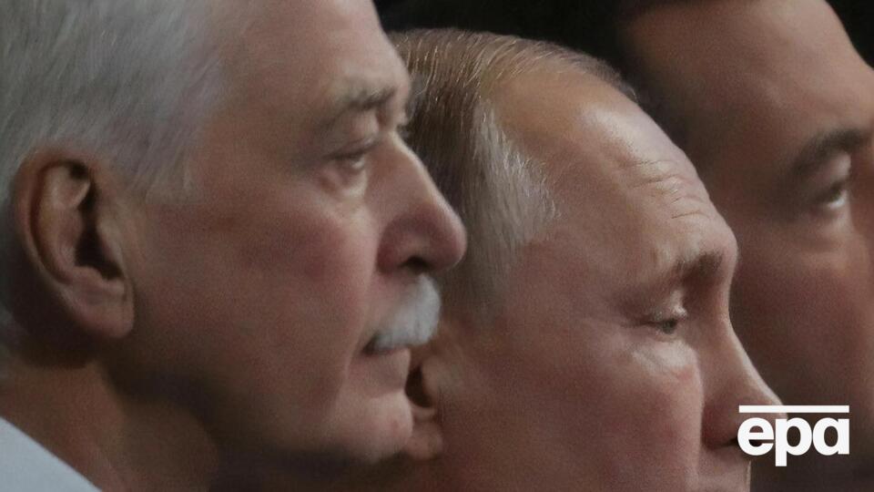Грызлов (на фото слева) – председатель высшего совета партии "Единая Россия" с 2002 года, российскую делегацию в ТКГ возглавляет с 2015-го