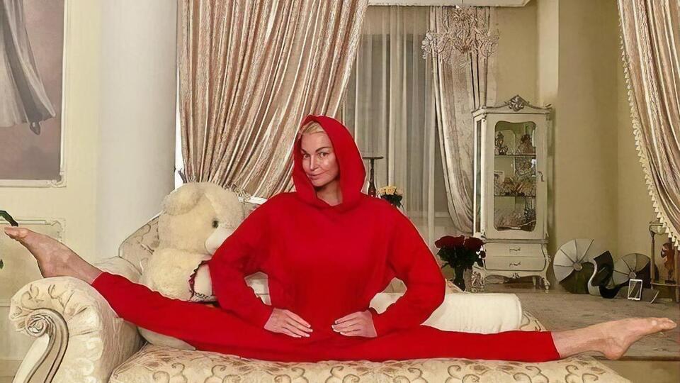 Волочкова: Тим, хто засуджує, я завжди кажу: "Добрі люди, а ось ви самі сядьте на шпагат"