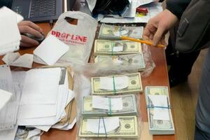 У прокурора при обыске нашли большое количество наличных