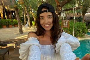 П'яту точку чоловіка 31-річна Дорофєєва закрила смайлом в окулярах