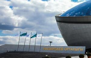 Надпись с Назарбаевым пропала в том числе возле фонда его имени