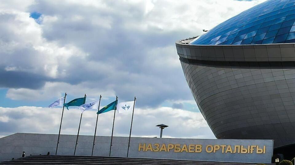 Надпись с Назарбаевым пропала в том числе возле фонда его имени