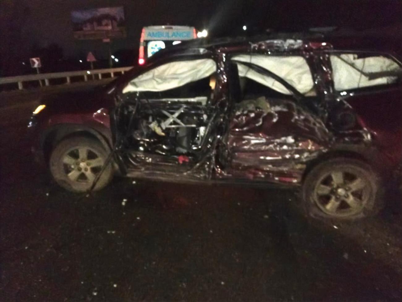 За попередніми даними, водій легкової автівки, яка везла сім'ю, не пропустив вантажівки