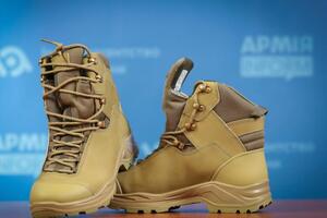 Новые зимние ботинки тестировали военнослужащие
