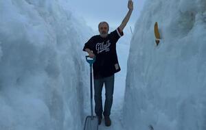 24-го и 25 декабря высота снежного покрова достигла трех метров