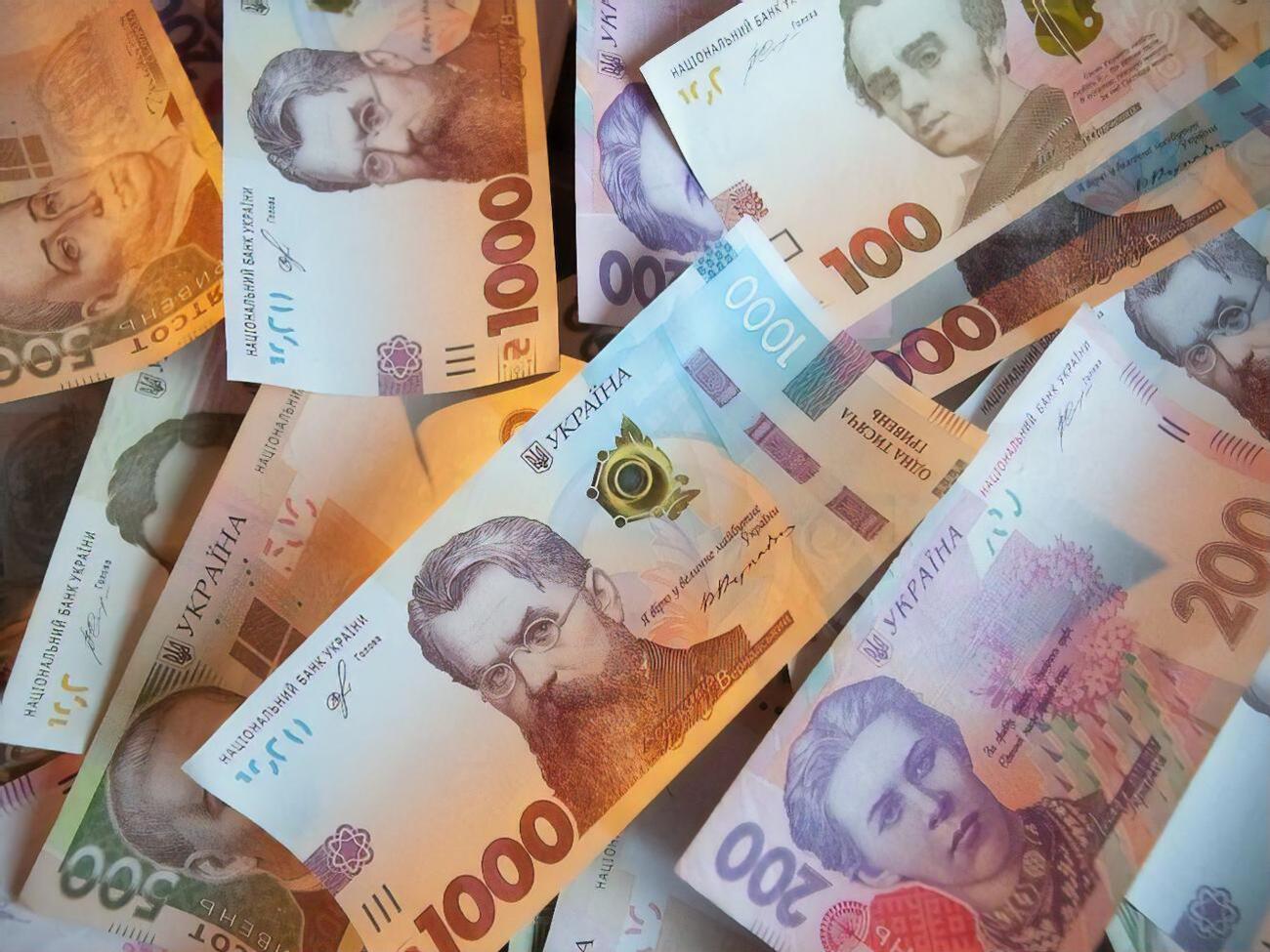 Выплачивать по 1 тыс. грн за вакцинацию украинцам начали в декабре 2021 года
