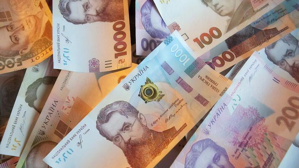Выплачивать по 1 тыс. грн за вакцинацию украинцам начали в декабре 2021 года