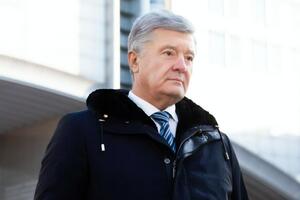 У грудні Порошенко виїхав з України
