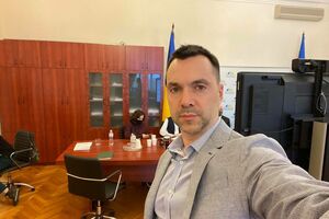 Арестович (на фото) о Зеленском: Когда он последний раз выступал перед людьми? Не под запись, не срежиссировано