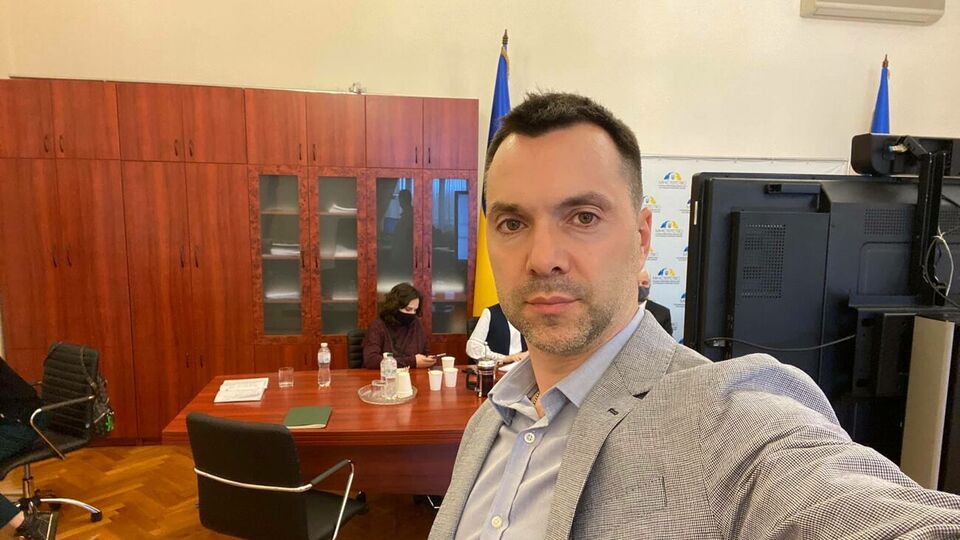 Арестович (на фото) о Зеленском: Когда он последний раз выступал перед людьми? Не под запись, не срежиссировано