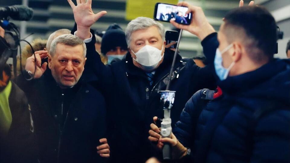 Порошенко превратил свое возвращение в страну в "выступление с массовкой", считают в Офисе президента