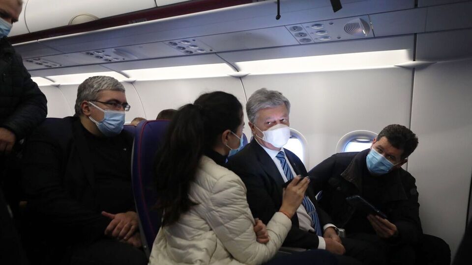 Порошенко давав інтерв'ю на борту літака