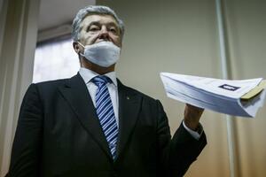 Порошенко прилетел в Киев из Варшавы утром 17 января