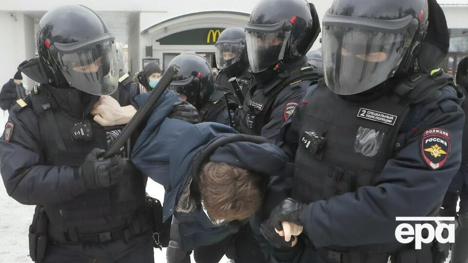 Последние массовые протесты в России прошли в прошлом году после ареста Навального
