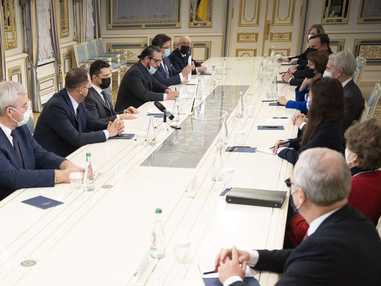 Зеленский поблагодарил сенаторов за поддержку Украины