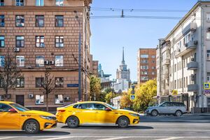 Таксистів хочуть зобов'язати встановлювати програмний РРО на телефон, щоб вивести ринок із тіні