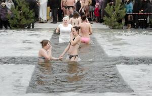 Купание в проруби должно быть безопасным для здоровья