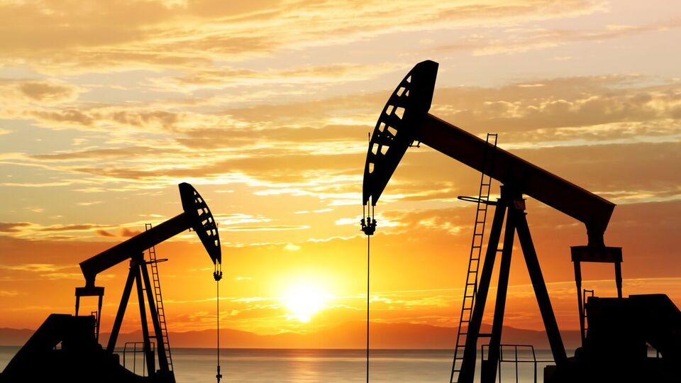 Ценовые колебания на рынке нефти связаны с ростом напряженности на Ближнем Востоке, отметило Bloomberg