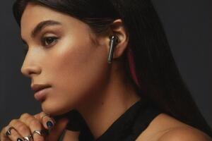 Michelle Andrade родилась в 1996 году в Боливии