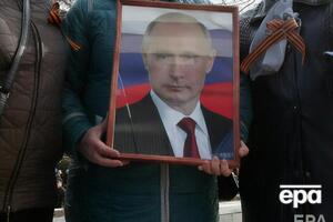 Плювок у портрет Путіна був політичним перформансом