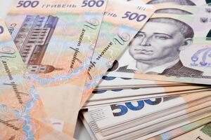 Курс гривны к доллару упал на 29 копеек, с 28,12 грн/$ до 28,41 грн/$
