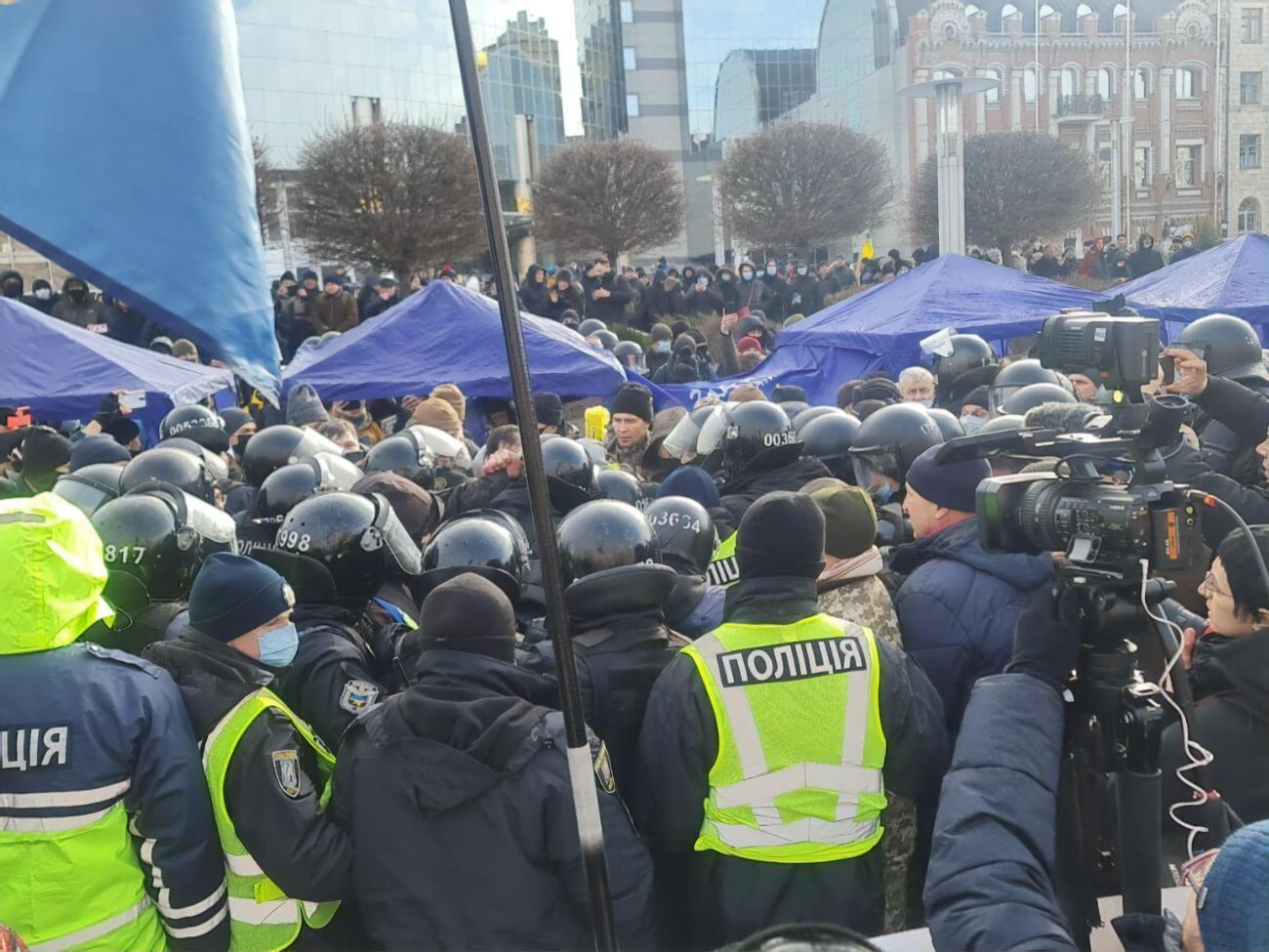 Столкновения произошли между полицией и митингующими