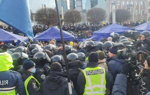 Столкновения произошли между полицией и митингующими