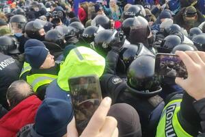 Столкновения произошли между полицией и сторонниками Порошенко