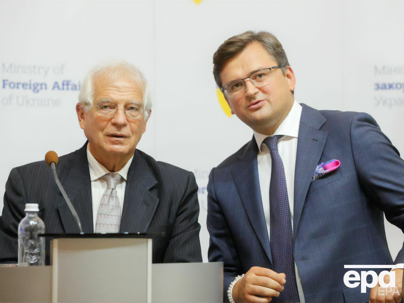 Боррель сказал Кулебе, что в ЕС понимают:&nbsp;только сильный пакет сдерживания остановит Россию