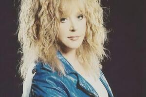 Пугачева: Я повернулась, чтобы посмотреть, как помада у меня там