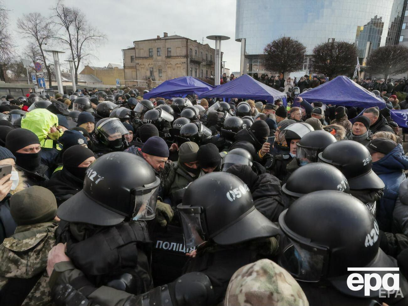 Під час сутичок постраждав один поліцейський та один мітингувальник, повідомили правоохоронці
