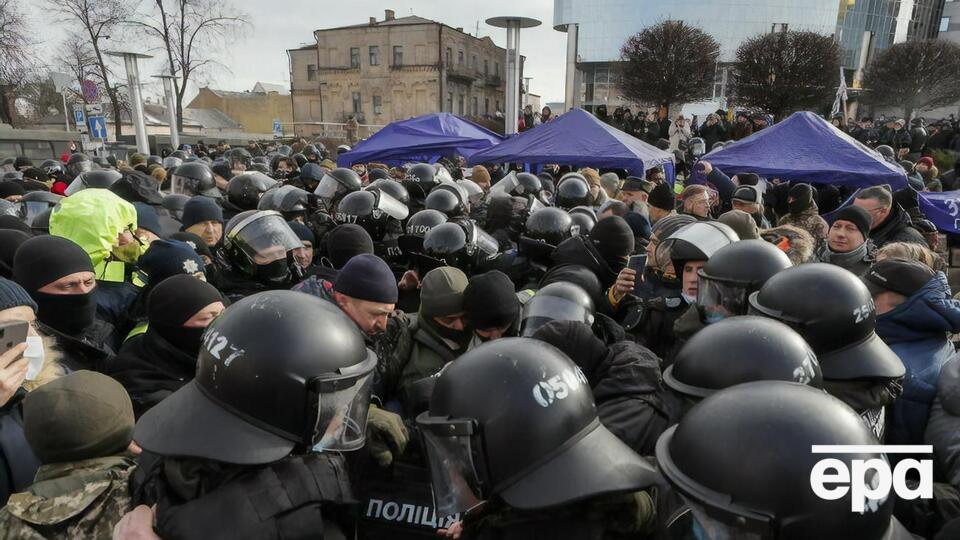 Під час сутичок постраждав один поліцейський та один мітингувальник, повідомили правоохоронці